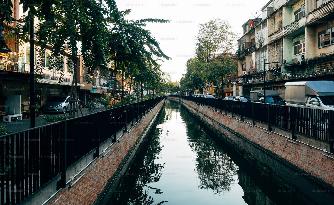 A canal with trees and buildings

Description automatically generated