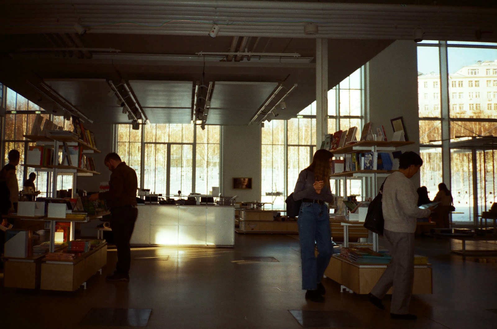 Image of a diabetes treatment center with professionals providing care