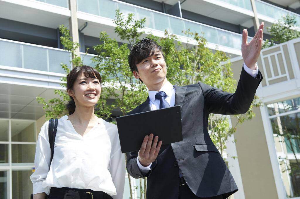 不動産会社による物件案内