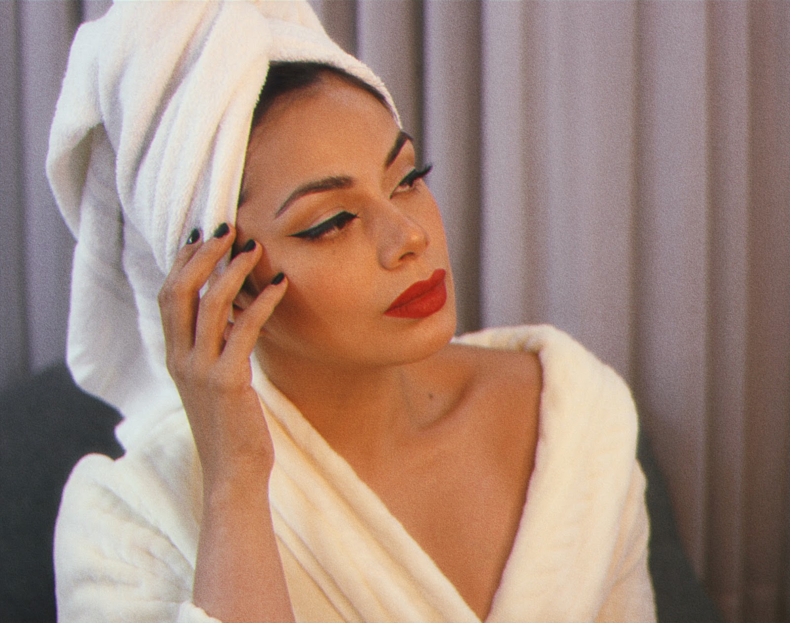 Red Lips Makeup