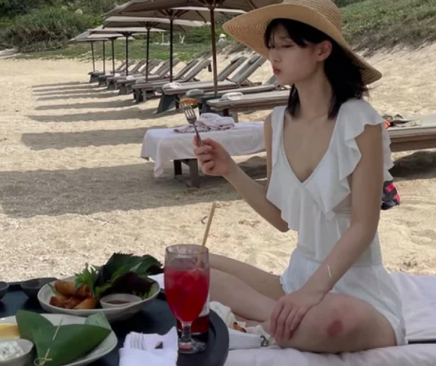 This contains an image of Kim Yoo Jung Holiday Photos