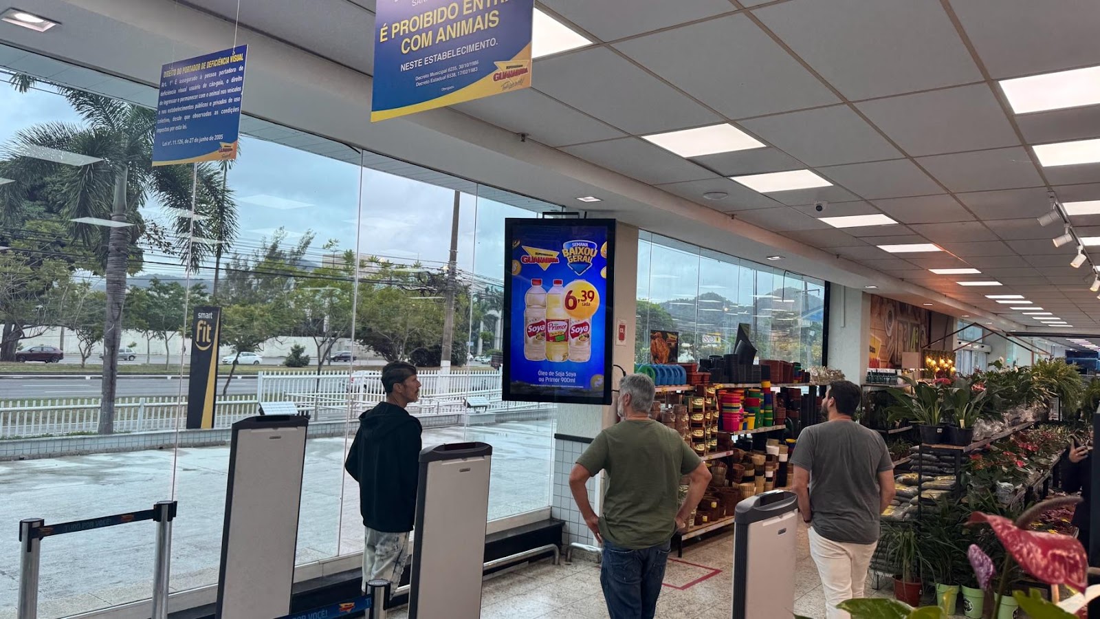 Pessoas sentadas em cadeiras

O conteúdo gerado por IA pode estar incorreto.