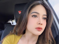 Keindahan Wanita dengan Tatanan Rambut yang Sempurna