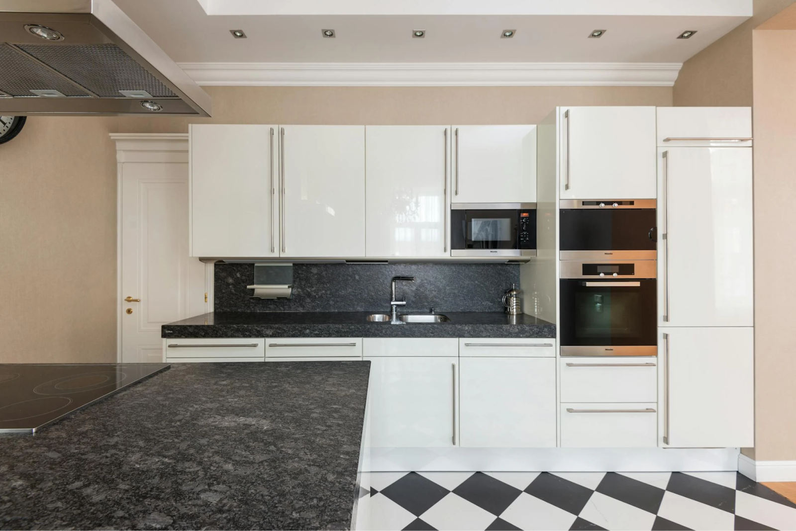 Modern Kitchens from China: Affordable Luxury for Your Home