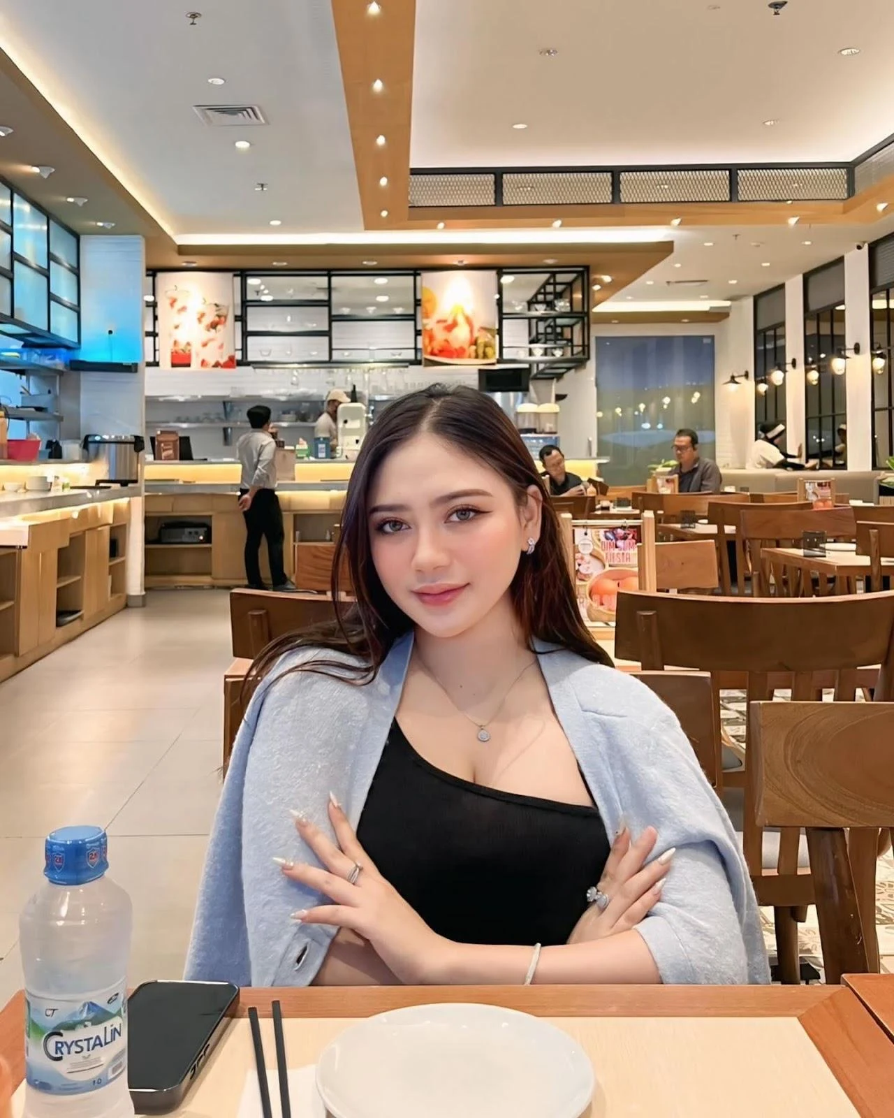 Wanita Cantik yang Membuat Panas Membara, wanita cantik, panas menggoda, cewek seksi