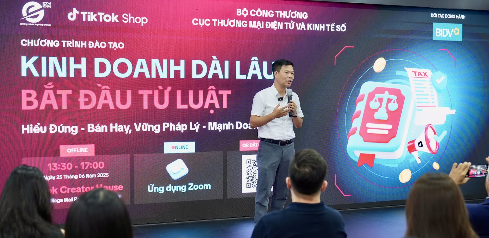 Doanh nghiệp thương mại điện tử: Nắm vững chính sách để phát triển bền vững