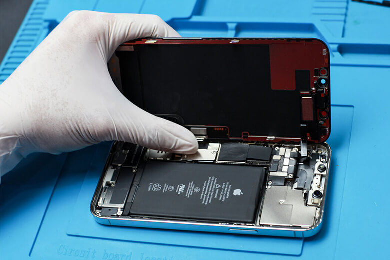 Loi ich cua viec ep kinh iPhone 12 Pro thay vi thay man hinh - 1