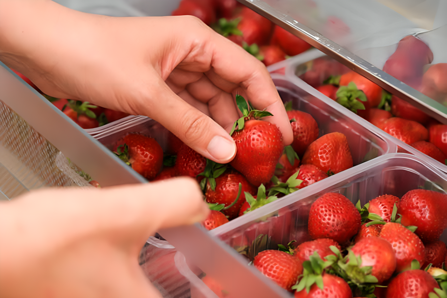 best way to store strawberries in the fridge