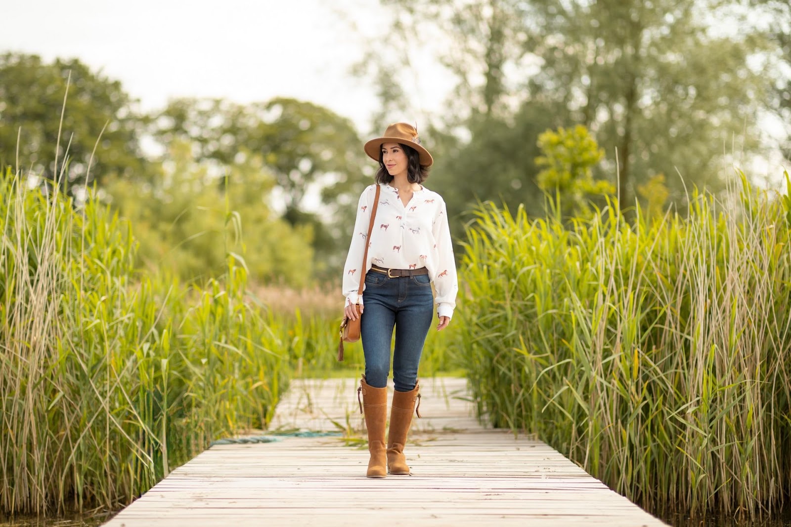 Floaty blouse and skinny jeans with Spanish riding boots 