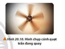 BÀI 20 ĐỘNG HỌC CỦA CHUYỂN ĐỘNG TRÒNMở đầu: Quỹ đạo của vệ tinh nhân tạo của Trái Đất (Hình 20.1) có hình dạng gì? Tốc độ chuyển động của vệ tinh có phụ thuộc độ cao của vệ tinh đối với Trái Đất hay không?Đáp án chuẩn: - Hình 20.1: có hình dạng tròn.- Tốc độ chuyển động của vệ tinh có phụ thuộc độ cao của vệ tinh đối với Trái Đất.1. Định nghĩa radian. Số đo cung tròn theo góc Câu 1: Khi cánh quạt quay mọi điểm trên cánh quạt đều quét một cung tròn( Hình 20.2) . Ta có thể tính trực tiếp chiều dài cung tròn này nếu biết được góc quét bở cánh quạt không ?Đáp án chuẩn:  Ta có thể tính trực tiếp chiều dài cung tròn này nếu biết được góc quét bở cánh quạt Câu 2: Nêu công thức tính chiều dài cung tròn S mà em đã được học. Trong công thức này đơn vị của góc là gì? Hãy đề xuất công thức tính chiều dài cung tròn trực tiếp và đơn giản hơn.Đáp án chuẩn: Công thức tính độ dài cung tròn: L= 2πrα360; : đơn vị của góc là độCông thức tính chiều dài cung tròn đơn giản hơn : L= θr;  là số đo góc.Câu 3: Hãy xác định số đo góc đặc biệt theo radian.Số đo theo độ0o30o45o60o90o180o360oSố đo theo radian_______Đáp án chuẩn: Số đo theo độ0o30o45o60o90o180o360oSố đo theo rad 0 6 4  3  2 2π  Câu 4: Khi một cánh quạt trần quay một góc  , điểm A trên cánh quạt đi quãng đường S dài bằng bao nhiêu ( Hình 20.6) ?Đáp án chuẩn: S= α.2πr360 ( với  là số đo theo độ)  Câu 5: Ta cần lưu ý gì khi sử dụng công thức (20.2) để tính độ lớn của một góc chắn cung tròn có chiều dài S ?Đáp án chuẩn: Đơn vị của góc đó là rad chứ không phải độ, muốn tính ra độ phải đổi thêm 1 lần nữa.2. Tốc độ trong chuyển động tròn Câu 1: Em đứng yên trên mặt đất. Vì Trái Đất tự quay quanh trục của nó nên em cũng chuyển động theo. Tốc độ chuyển động của em phụ thuộc vào những yếu tố nào ?Đáp án chuẩn: Phụ thuộc vào nơi em đang đứng (R).  Câu 2: Các vệ tinh của hệ thống GPS ( hệ thống định vị toàn cầu) ( Hình 20.9) quay một vòng quanh Trái Đất sau 12h ( gọi là chu kì). Hãy xác định tốc độ góc của các vệ tinh này.Đáp án chuẩn:  ω=7,27.105 (rad/s) Câu 3: Quan sát Hình 20.10, giải thích tại sao phần cánh quạt ở trục quay nhìn rõ hơn phần xa trục quay? Biết rằng khi vật chuyển động cành nhanh, mắt ta sẽ càng khó để nhìnĐáp án chuẩn: Tốc độ góc của mọi điểm trên chiếc cánh quạt đó là như nhau nhưng tốc độ dài lại khác nhau. Điểm nằm phía trong sẽ có tốc độ dài nhỏ hơn điểm nằm bên ngoài cùng của cánh quạt  . Do vận tốc dài của điểm ngoài cùng lớn hơn nên ta sẽ thấy hiện tượng đó. 3. Gia tốc hướng tâm của chuyển động tròn đều