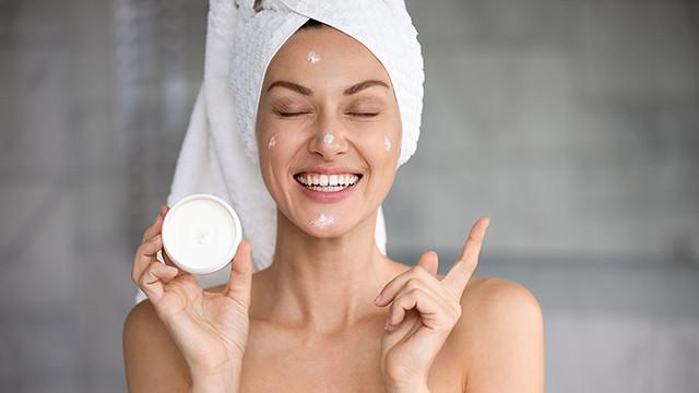 The Best Moisturizers For Dry Skin In India | Femina.in