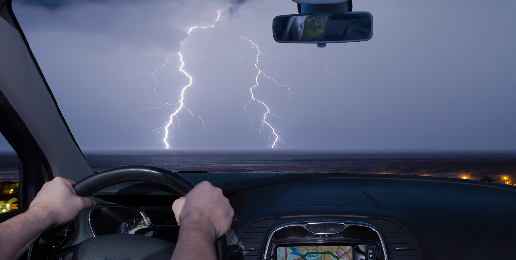 車に雷が落ちない理由