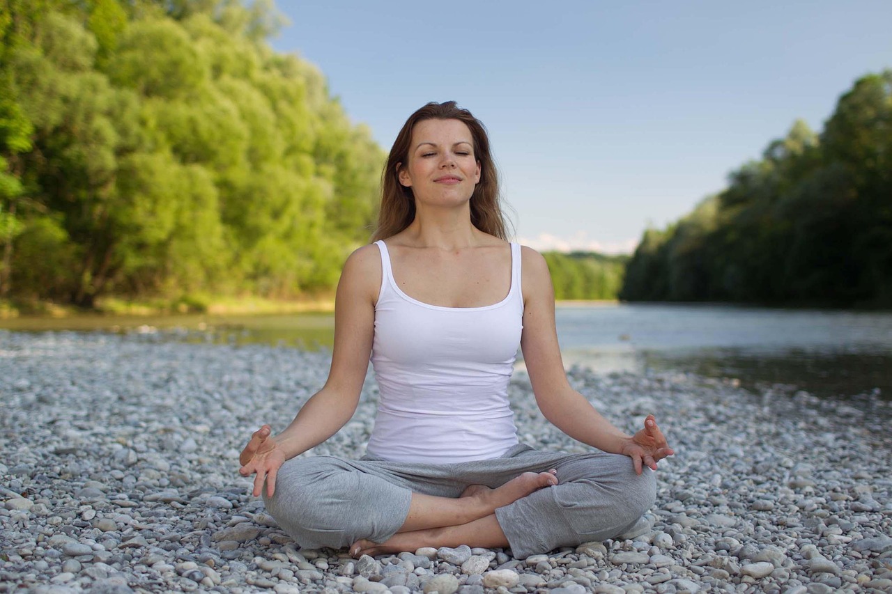 Discover 5 effective power yoga routines to lose weight fast. Combine these with a high protein diet, intermittent fasting, and simple exercises to lose belly fat. Start your weight loss journey today.