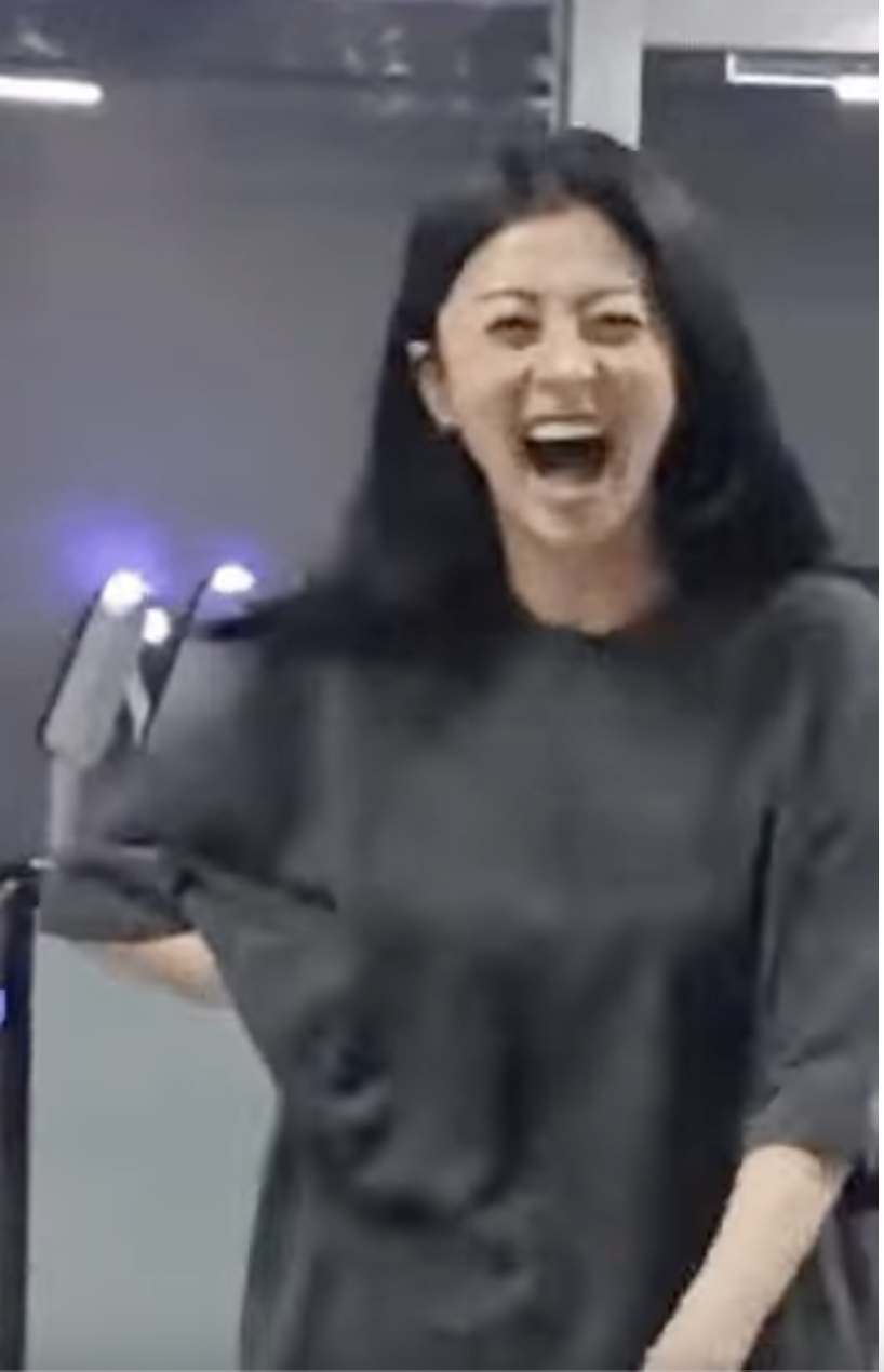 A picture of LE SSERAFIM Yunjin laughing