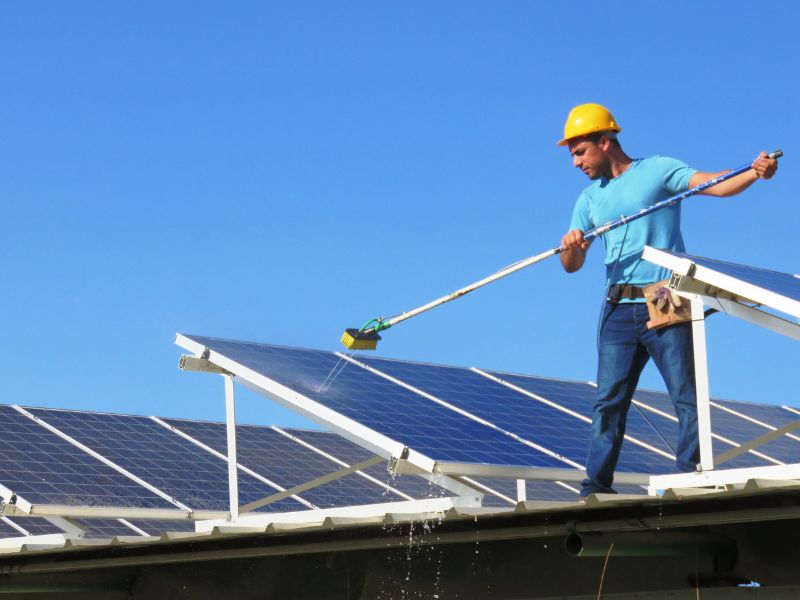 como limpar placas de energia solar periodicidade