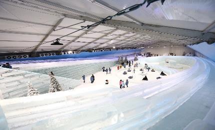 Không gian tuyết phủ trắng rộng tới 4.000m2. (Ảnh: Fantasy On Ice)