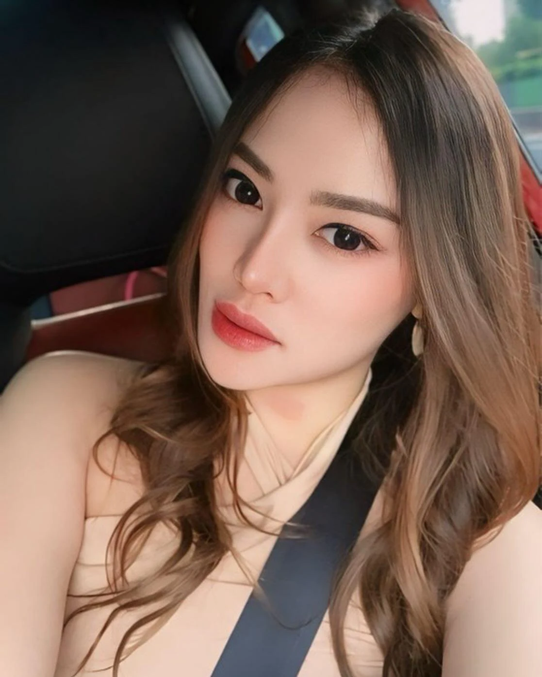 Cewek Cantik dengan Bibir Merah Menggoda, bibir merah, cewek cantik, gadis sensual