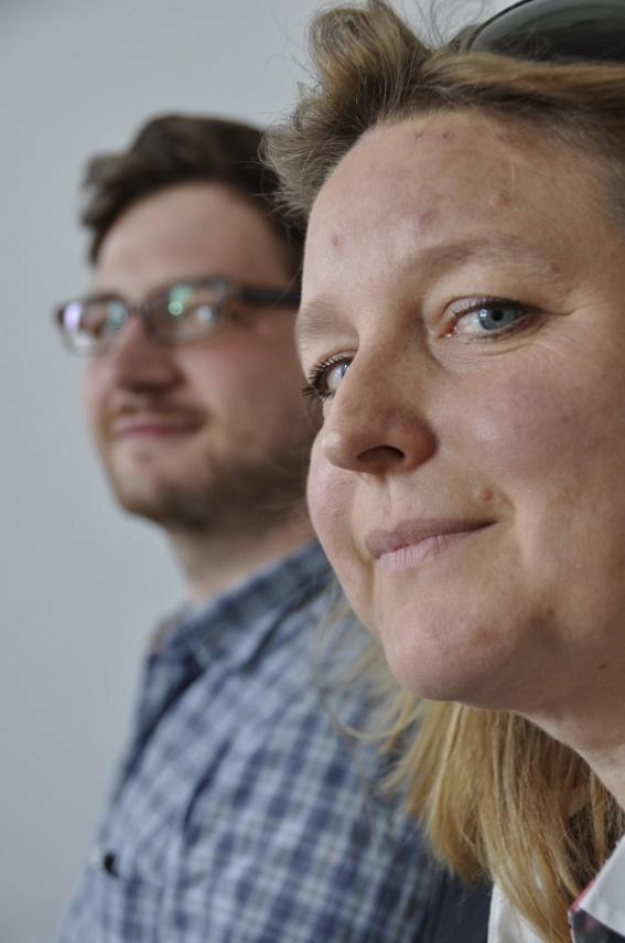 The photo shows Professor Katharina Zimmermann and her student Johannes Flamm. The two researchers have chosen the nose as a way of administering drugs into the brain.