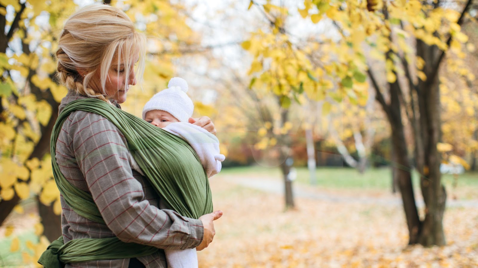 outdoor newborn photography images 2