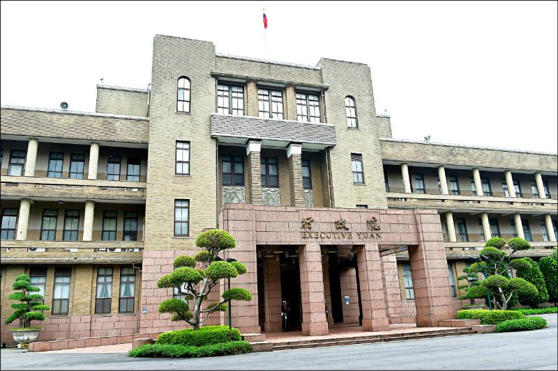 行政院長卓榮泰一日主持「公務員特殊查核強化方案」會議已有裁示,精進方向包含查核對象由原依據職等或職稱,改依接觸機密程度辦理、任用後進行定期或不定期查核等。(資料照)