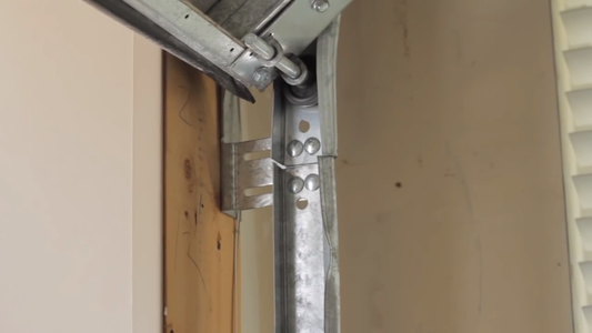 how to get garage door back on track