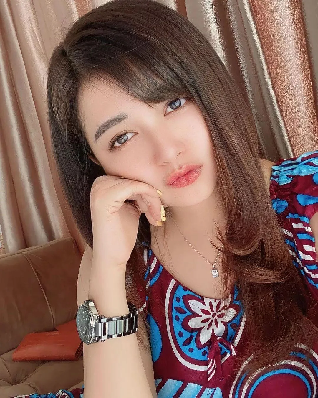 Cewek Indo Menawan dengan Tatapan Nakal, tatapan nakal, gadis cantik, wanita indo