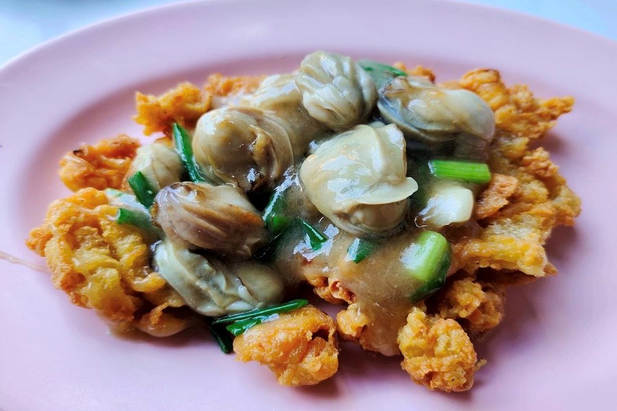 Nai Mong Hoi Thod’s oyster omelette