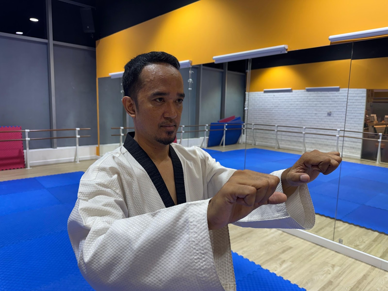 Taekwondo Blocks Techniques - Outside Wrist Double Block (Bakkat-Palmok-Hecho-Makgi) 