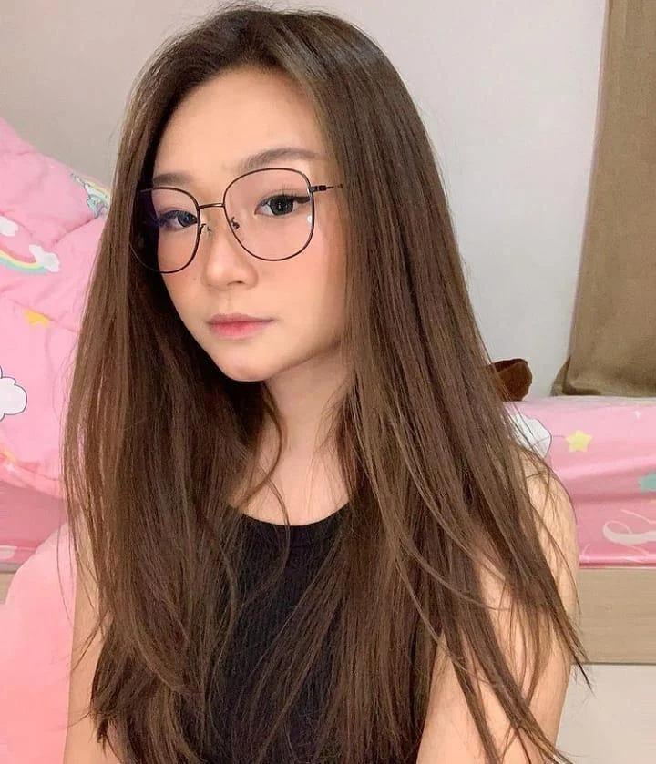 Wanita Manja Menghiasi Hari dengan Pesona, wanita manja, cewek menggoda, gadis cantik