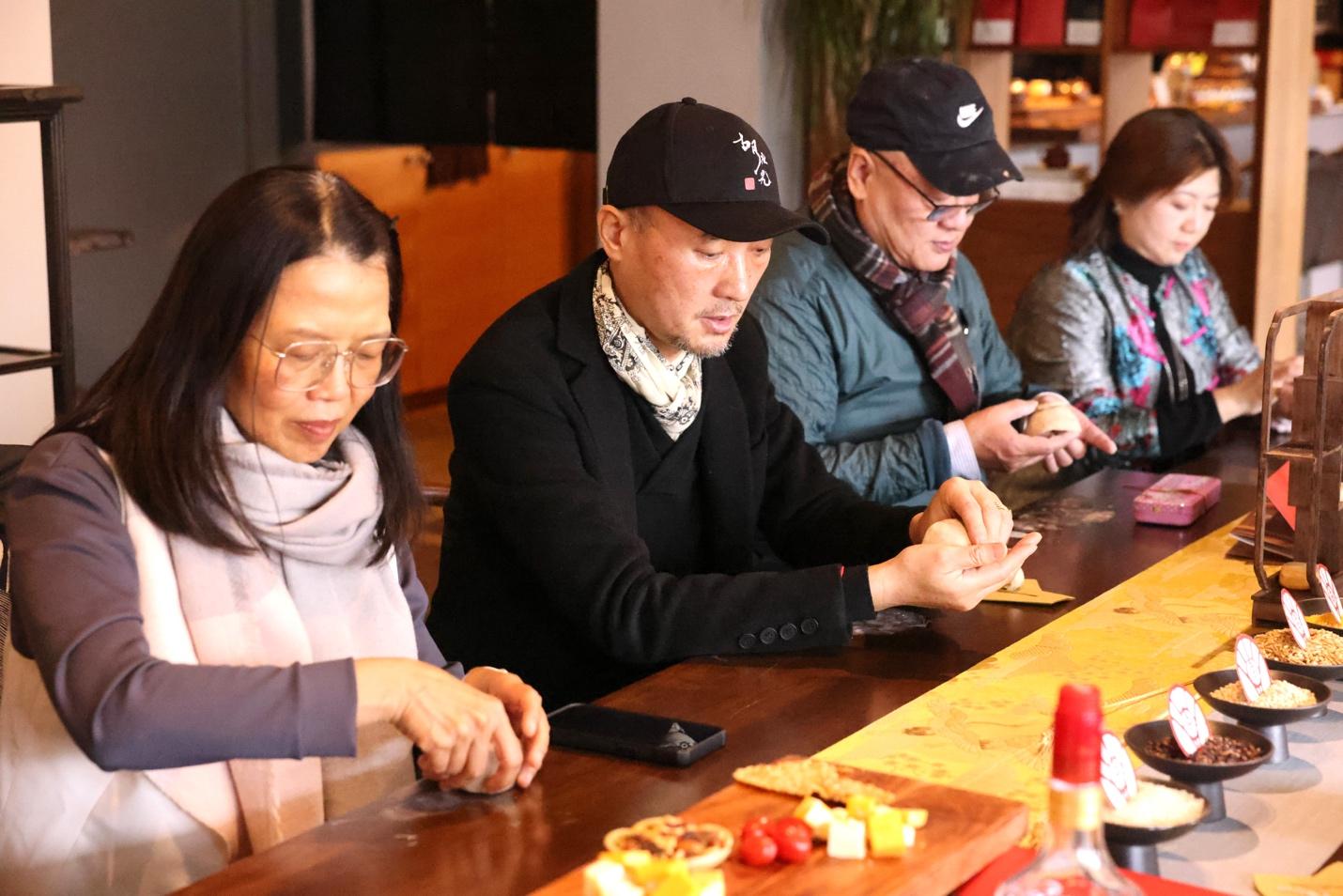 A group of people sitting at a table

AI-generated content may be incorrect.