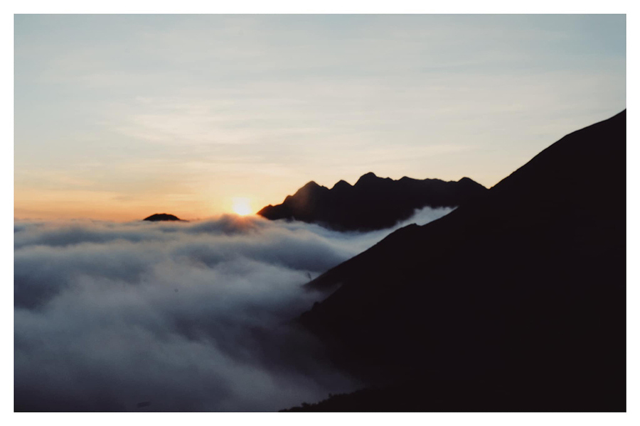 Conquer the top of Ta Chi Nhu Mountain and watch the sun rise from the illusory sea of ​​clouds. Source: MIA