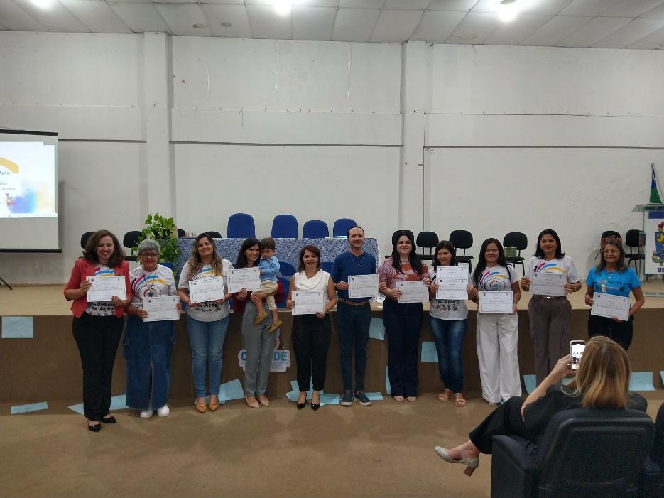 Grupo de pessoas em pé

O conteúdo gerado por IA pode estar incorreto.