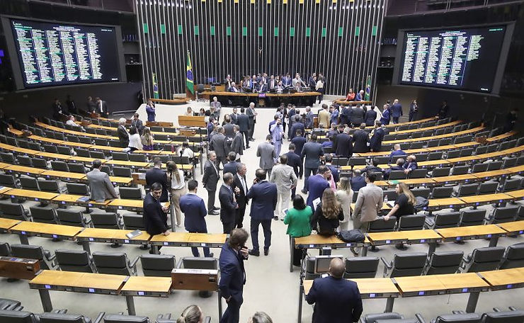 Deputados na sessão do Plenário que aprovou o Perse