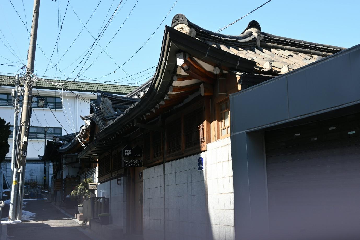 Traditional korean building with curved roof.