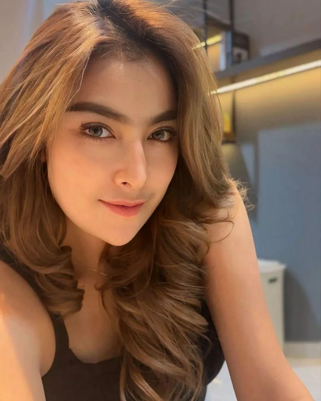 Wanita Cantik dengan Kulit Mulus Bercahaya, kulit mulus, wanita cantik, gadis glowing