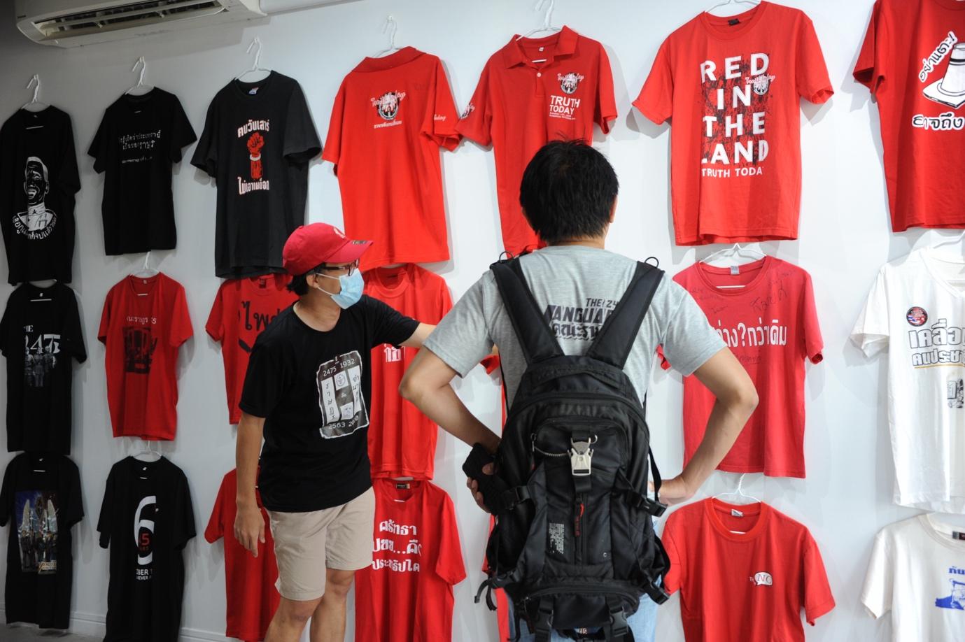 A person looking at a wall of t-shirts

AI-generated content may be incorrect.