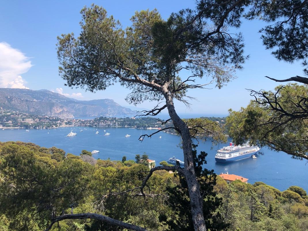 A view of a body of water from a hill

Description automatically generated