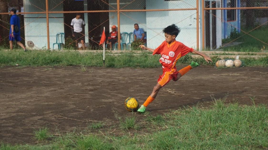 Dari Lapangan Desa Menuju Dunia