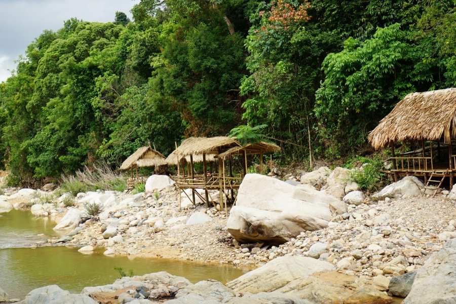 The interesting and unique point when traveling to Chenh Venh Waterfall