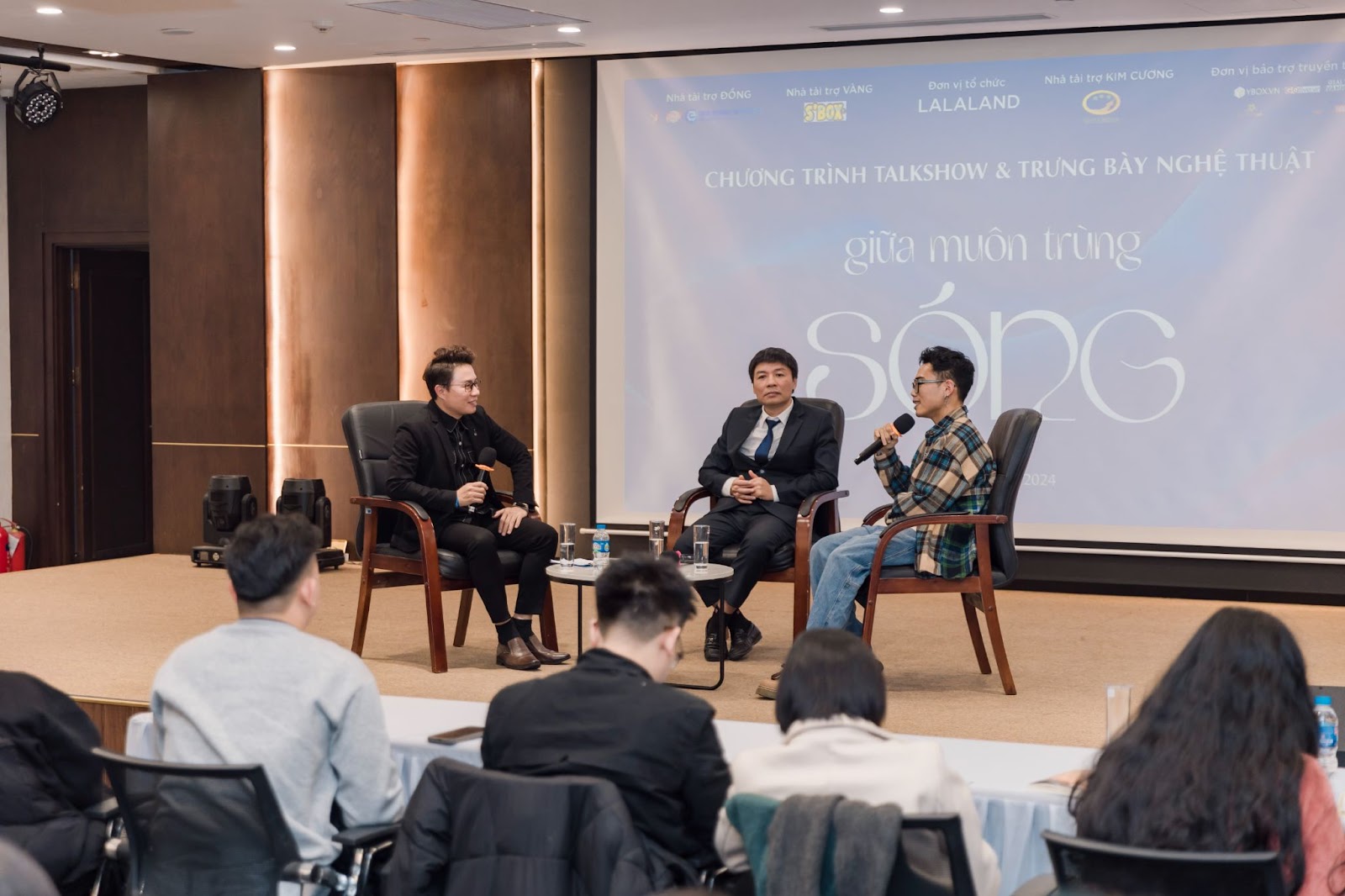 THÔNG CÁO BÁO CHÍ TALKSHOW & TRƯNG BÀY NGHỆ THUẬT “GIỮA MUÔN TRÙNG SÓNG”