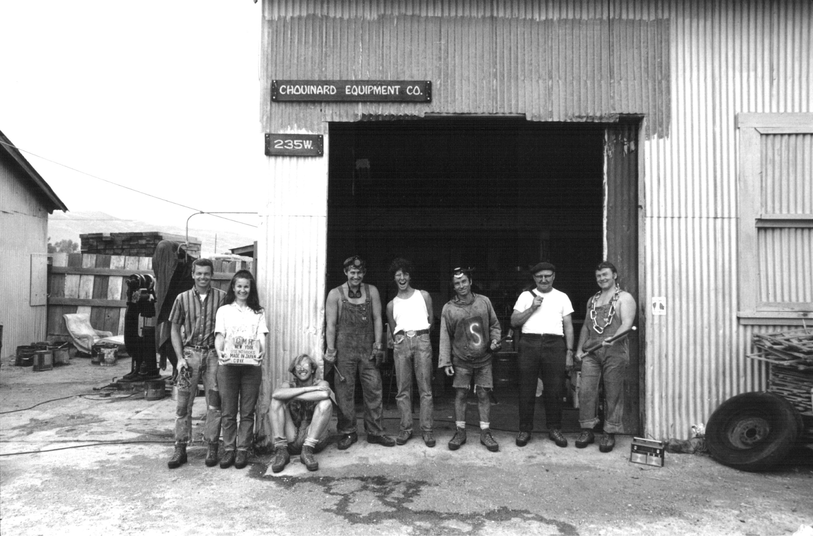 L’atelier de forgerons de Chouinard Equipment en Californie 1969