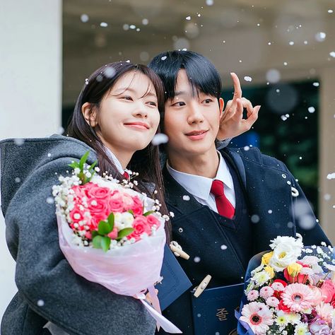 picture of Jung Hae In and Jung So Min smiling