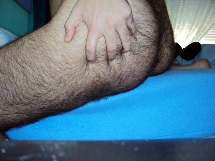 gay hairy butt on muscle otter taking a phone selfie