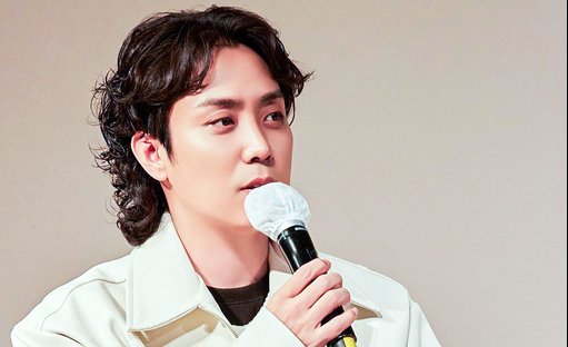 This contains an image of Eun Ji Won