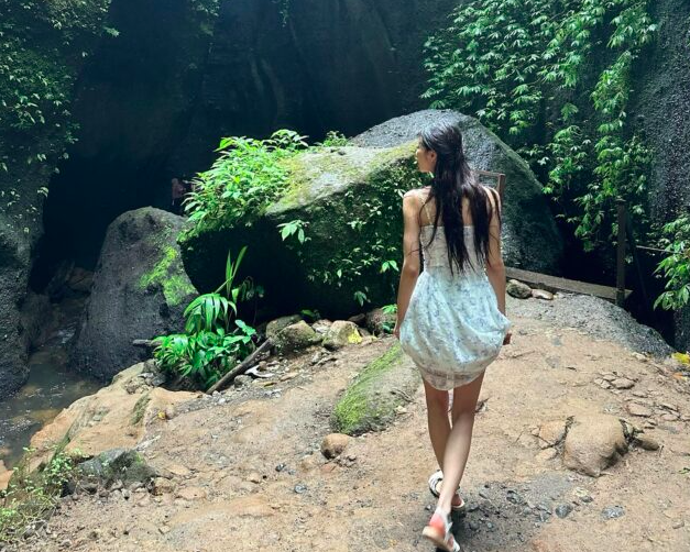 This contain an image of Lovelyz's Lee Mijoo vacation at dreamy Bali getaway