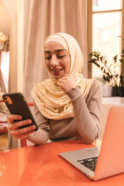 A girl is reading a blog post