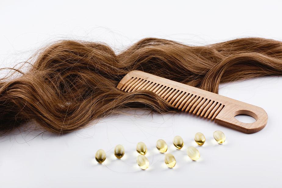 A comb and perfectly styled hair, emphasizing the site's focus on haircare