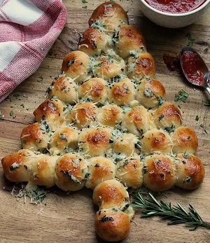 Cheesy Christmas Tree Bread