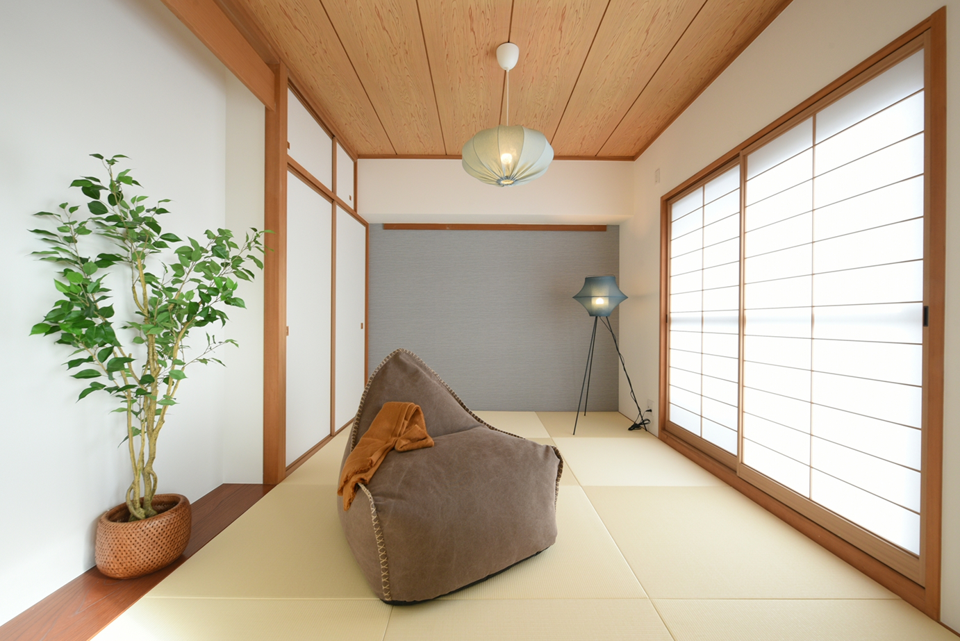 落ち着いたおしゃれな和室の画像