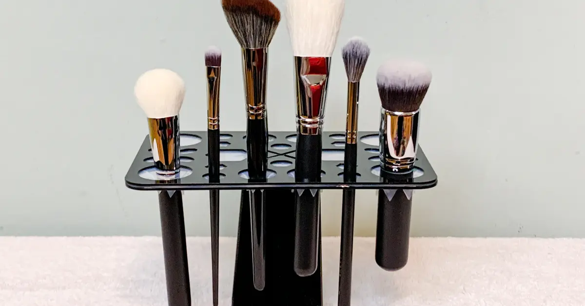 Drying and Maintenance of Makeup Brushes
